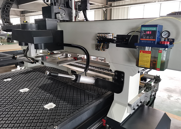 跟隨式換刀加工中心B2